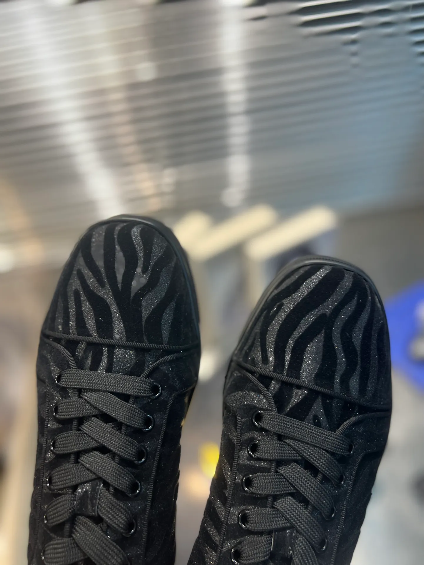 👟👟Ex-factory price 680👟👟 ╔Low-top back printed pink and white model╗ ·Top version customization·²⁰²²𝐬𝐬 𝑪𝒉𝒓𝒊𝒔𝒕𝒊𝒂𝒏 𝑳𝒐𝒖𝒃𝒐𝒖𝒕𝒊𝒏 ▪️No matter the last shape, fabric, diamonds, nails, lining, outsole, they are as close as possible to ZP... ▪️The original sole is specially provided by the original factory ▪️The lining is imported water-dyed cowhide ▪️Private customization time is about 3-7 days —————— Size: Women's 35M-41M Men's 38M-47M, half size can be customized